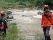 Akhirnya Korban Terseret Aliran Sungai di Subang Ditemukan proses-pencarian-korban-terseret-arus-sungai-Ciasem.jpg