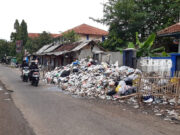 Jelang Porprov XIV, Sampah Menggunung di Jalan Bagus Yabin Kota Subang sampah-subang-copy.jpg