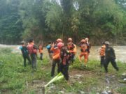 Buruh Pabrik di Subang yang Hanyut di Sungai Belum Ditemukan tim-SAR.jpg
