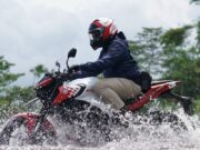 Nekat Terjang Banjir, Ini Akibatnya Bagi Oli Mesin yang Tercampur Air 40C8E524-7690-41CC-A33C-F49A7A74F0A9-scaled.jpeg