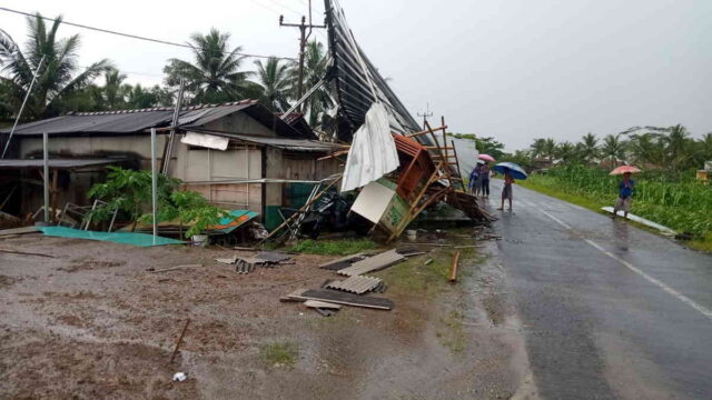 Akibat-Hujan-Angin-Puluhan-Rumah-di-Purwadadi-Ciamis-Rusak.jpg