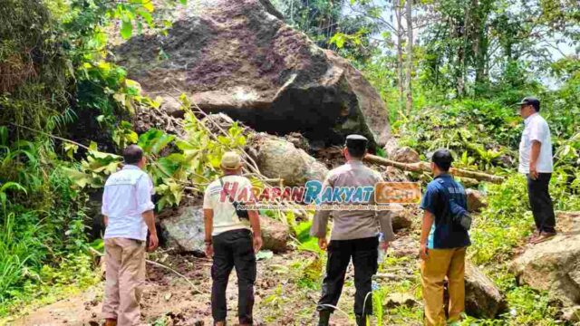 Batu-Besar-Longsor-Tutupi-Jalan-Dusun-Karangwangkal-Ciamis-Terisolir.jpg