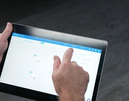 NetApp BlueXP: Pengalaman Data Terpadu untuk Evolusi Cloud BlueXP-Announcement-Image-2-BlueXP-on-Tablet.jpg