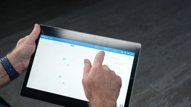 BlueXP-Announcement-Image-2-BlueXP-on-Tablet.jpg