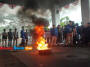 Sampah dan Pengangguran Jadi Sorotan di Akhir Jabatan Walikota Tasikmalaya Demo-Walikota-Tasikmalaya.jpg