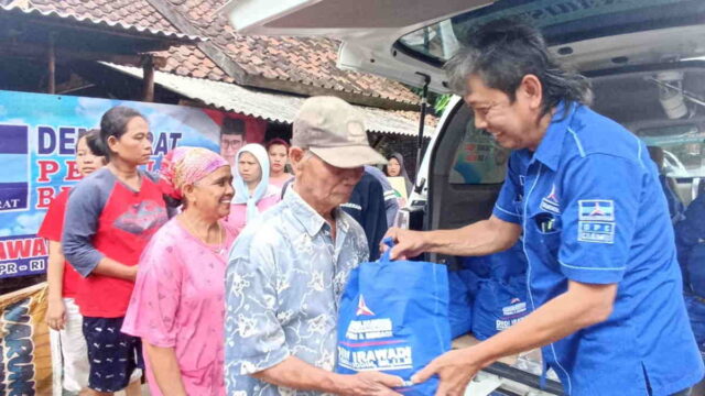 Demokrat-Ciamis-Hadir-Bantu-Warga-Korban-Banjir-di-Cidolog.jpeg