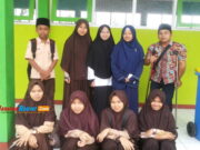 Kisah Guru Honorer di Tasikmalaya, Mengajar dengan Kaki Tak Sempurna Guru-Honorer-di-Tasikmalaya.jpg