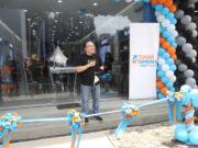 Kabar Gembira! Toko Tukar Tambah Blibli Resmi Dibuka Hioe-Ankin-Director-of-Blibli-Omnichannel-Mobility-Group-dalam-acara-peluncuran-menghadirkan-Toko-Tukar-Tambah-pertama-yang-berlokasi-di-Dago-Bandung-Jawa-Barat.jpg