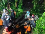 3 Pemotor Terseret Jalan Jembatan Ambruk di Tasikmalaya IMG_20221115_062035_K7b43Pu42F_6sLs2E819M.jpeg