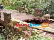 Akses Jalan Jembatan Penghubung Dua Desa di Cipaku Ciamis Amblas Jalan-Amblas.jpg