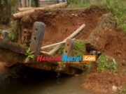 Jembatan Penghubung Antar Kecamatan di Pangandaran Ambruk, Akses Warga Terputus Jembatan.jpg