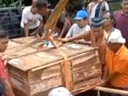 Video Proses Pemakaman Jenazah Obesitas 180 Kg di Sukoharjo Viral Jenazah-Obesitas.jpg