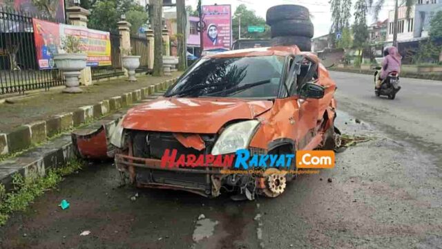 Mobil-Diseruduk-Kereta.jpg