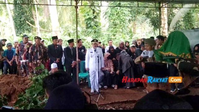 Sosok-Adang-Hadari.jpg