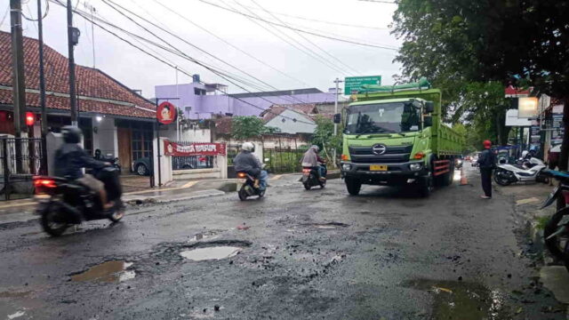 Warga-Kota-Banjar-Keluhkan-PJU-Mati-dan-Jalan-Rusak-Parah.jpg