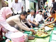 Kang Akur Hadiri Maulid Nabi dan Makan Bersama Warga Kasomalang Kulon Nasi Liwet 700 Meter agus-masykur.jpg