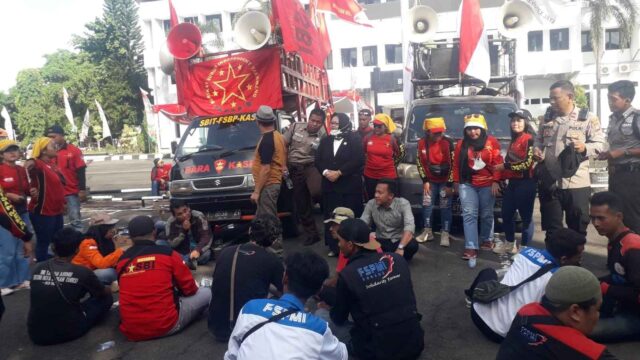 demo-buruh-subang.jpg