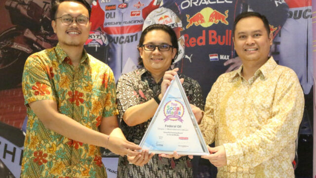 rockomotif-penghargaan-federal-oil.jpg