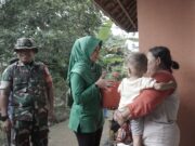 Ketua Persit KCK Cabang XXXII Kodim 0605/Subang Bagikan Paket Sembako di Lokasi TMMD Subang tmmd-subang-6.jpg