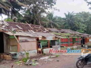 Angin Puting Beliung Menerjang Tasikmalaya, Atap Rumah Warga Beterbangan Angin-Puting-Beliung-Menerjang-Tasikmalaya.jpg