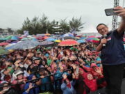 Anies Baswedan Ubah Lirik Lagu Maju Tak Gentar, Videonya Viral Anies-Baswedan-Ubah-Lirik-Lagu-Maju-Tak-Gentar.jpeg