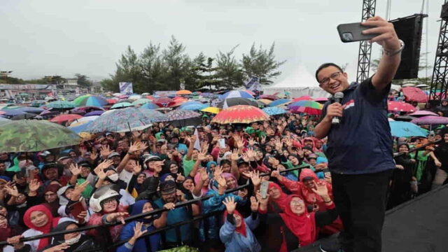 Anies-Baswedan-Ubah-Lirik-Lagu-Maju-Tak-Gentar.jpeg