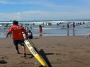 Main di Pantai Pangandaran Sepulang Sekolah, Bocah SD Terseret Ombak Bocah-SD-Terseret-Ombak-dan-Tenggelam-di-Pantai-Pangandaran.jpg