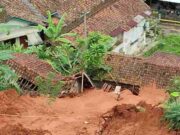 4 Rumah Terdampak Longsor di Panawangan Ciamis Direlokasi ke Tanah Bengkok IMG_20221211_191949_CcG67aMx2c_k9UWho4i0m.jpeg