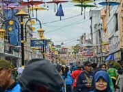 Libur Nataru, Warga Penuhi Pedestrian Jalan HZ Mustofa Tasikmalaya IMG_20221225_163640_VloY34Ak4m_15NqNhlM2l.jpeg