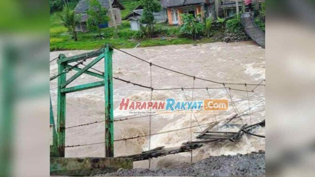 Jembatan-di-Garut-Ambruk-Aktivitas-Warga-Terganggu.jpg