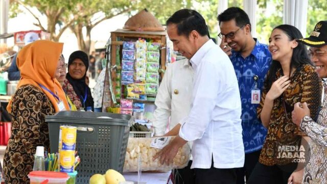 Jokowi-saat-berkunjung-ke-Subang.jpg