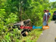 Mobil Boks Masuk Jurang di Jalan Raya Cigugur Pangandaran Akibat Jalan Sempit Laka-Lantas.jpg