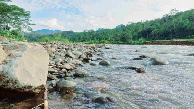 Mitos-Leuwi-Tepungan-di-Kabupaten-Garut-Dipercaya-Permuah-Urusan-Jodoh.jpg