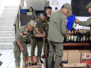 Operasi Yustisi Pengamanan Nataru, Satpol PP Kota Bandung Sita Ratusan Botol Minol dan Obat Tanpa Izin Operasi-Yustisi-Pengamanan-Nataru-Satpol-PP-Kota-Bandung-Sita-Ratusan-Botol-Minol-dan-Obat-Tanpa-Izin.jpg