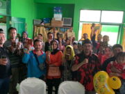 Alhamdulillah, Pasutri yang Ikut Sidang Isbat di Pangandaran Dapat Buku Nikah Pasutri-Dapat-Buku-Nikah-Resmi-dari-KUA-Langkaplancar-Pangandaran.jpg