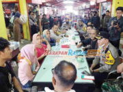 Pedagang Pasar Singaparna Curhat ke Kapolres Tasikmalaya Pedagang-Pasar-Singaparna-Curhat-ke-Kapolres-Tasikmalaya.jpg