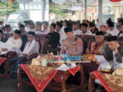 Ratusan Ulama Tasikmalaya Kecam Aksi Terorisme di Bandung Ratusan-Ulama-Tasikmalaya-Kecam-Aksi-Terorisme-di-Bandung.jpg