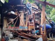 Rumah di Pamarican Ciamis Rusak Parah Tertimpa Pohon Tumbang Rumah-di-Pamarican-Ciamis-Rusak-Parah-Tertimpa-Pohon-Tumbang.jpg