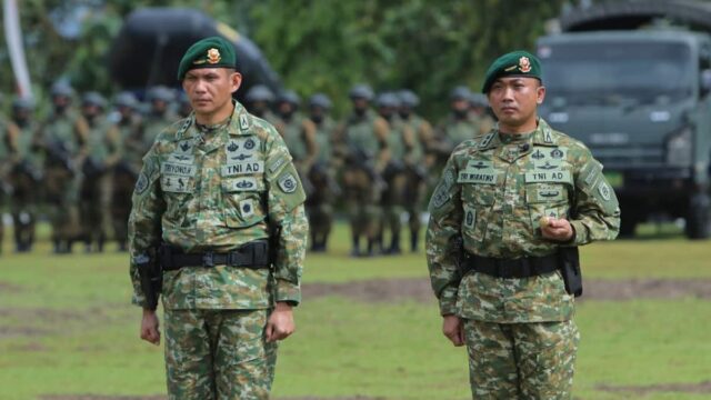 Tongkat-Kepemimpinan-Danyonif-Raider-323-Buaya-Putih-Banjar-Berganti.jpg