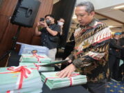 Stadion GBLA Resmi Jadi Aset Pemkot Bandung Walikota-Bandung-Yana-Mulyana.jpg