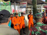 Innalillahi! Warga Garut Hanyut Terseret Sungai Cisaat Warga-Garut-Hanyut.jpg