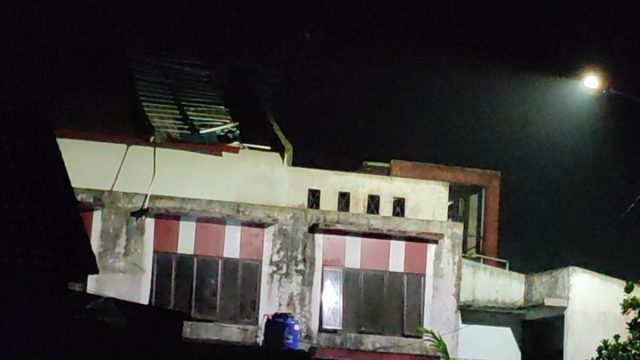 7-Rumah-Rusak-Tersapu-Angin-Pj-Walikota-Tasikmalaya-Langsung-Tinjau-Lokasi.jpg