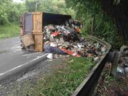 Truk Pengangkut Sampah Terguling di Tembungkerta Banjar IMG-20230102-WA0008_sZvjXrwP3S_xSWEDH6F6j.jpeg