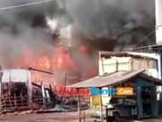 Ratusan Kios Pasar Besi di Tasikmalaya Hangus Terbakar Kebakaran.jpg
