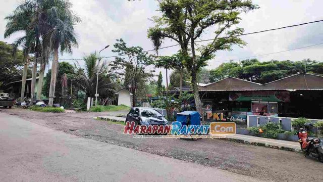 PKL-Dadaha-Tasikmalaya-Berjualan-di-Tengah-Bau-Tak-Sedap-TPS.jpg