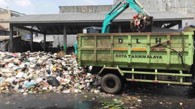 Pemkot-Tasikmalaya-Sebut-Sampah-Menumpuk-di-TPS-Pasar-Lama-Akibat-Kurangnya-Armada-Truk.jpg