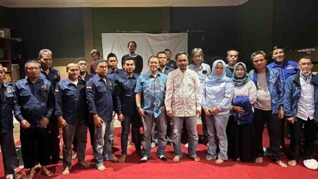 Peternak-Ayam-Petelur-di-Ciamis-Siap-Jadi-Binaan-Partai-Demokrat.jpeg