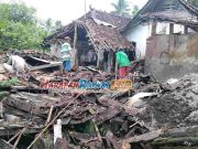 Brak… Rumah Warga Roboh usai Diguyur Hujan di Pamarican Ciamis Rumah-Warga-Roboh-usai-Diguyur-Hujan-di-Pamarican-Ciamis.jpg