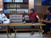 Sebut Jokowi Firaun, Cak Nun Digoblokin Keluarga Sendiri Sebut-Jokowi-Firaun-Cak-Nun-Digoblokin-Keluarga-Sendiri.jpg