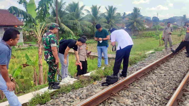 Seorang-Pria-Tewas-Tersambar-Kereta-Api-di-Kota-Banjar.jpg